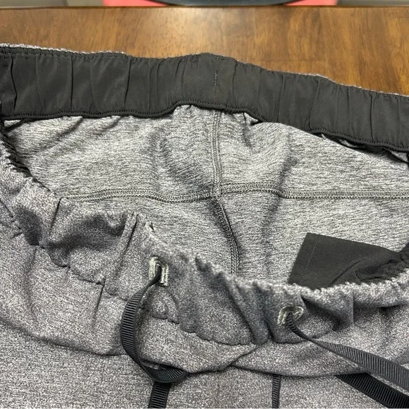Lululemon On The Fly Pant Full Length 31” Size 8 Heathered Black - Picture 9 of 15